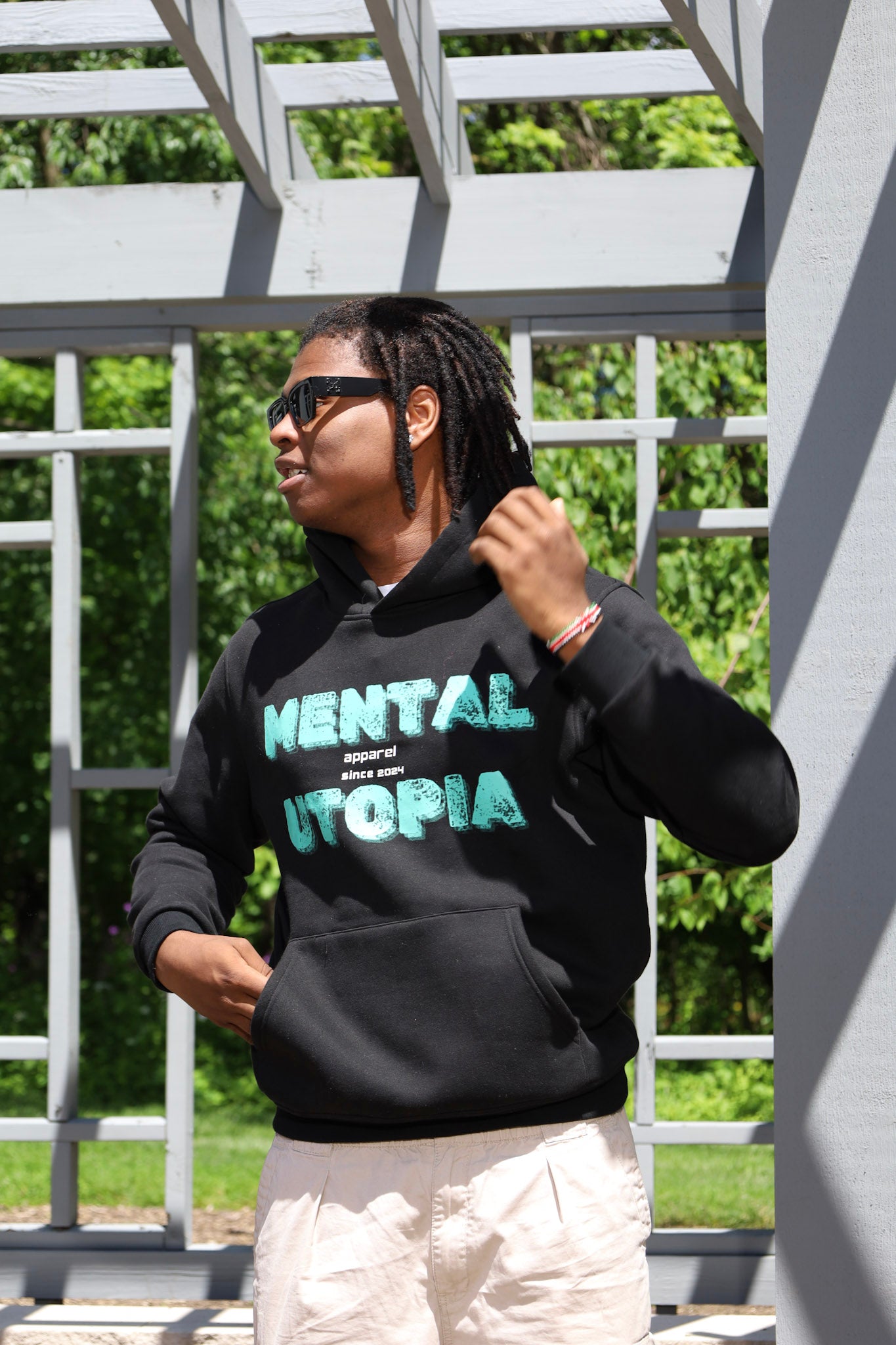 Mental Utopia - Black Hoodie